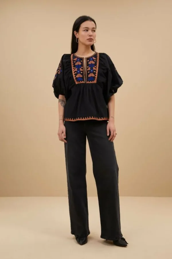 By bar Blouses<gabie embroidery blouse | jet black