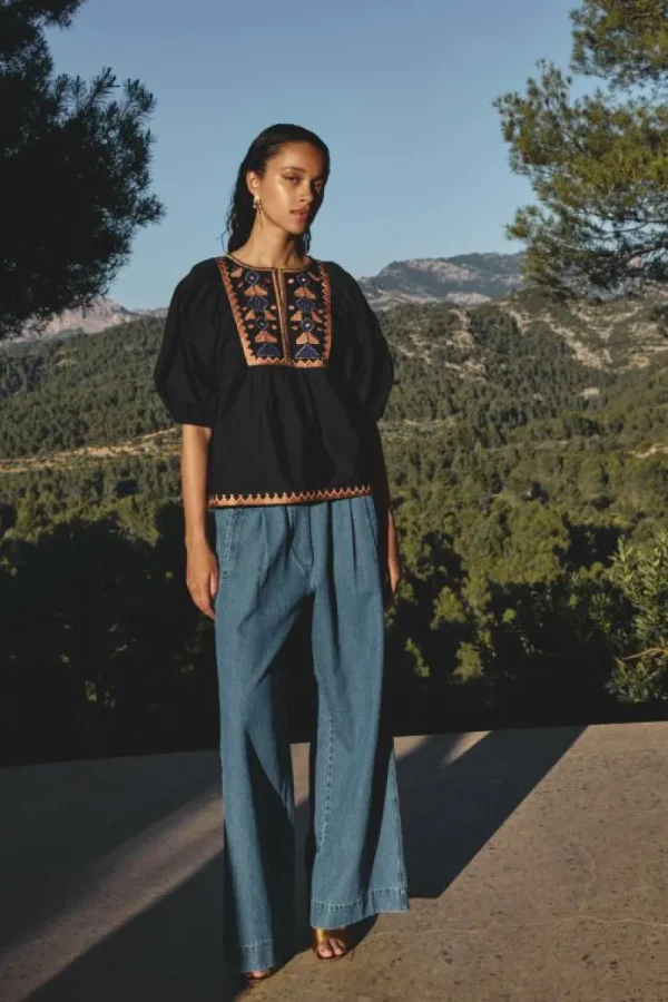 By bar Blouses<gabie embroidery blouse | jet black