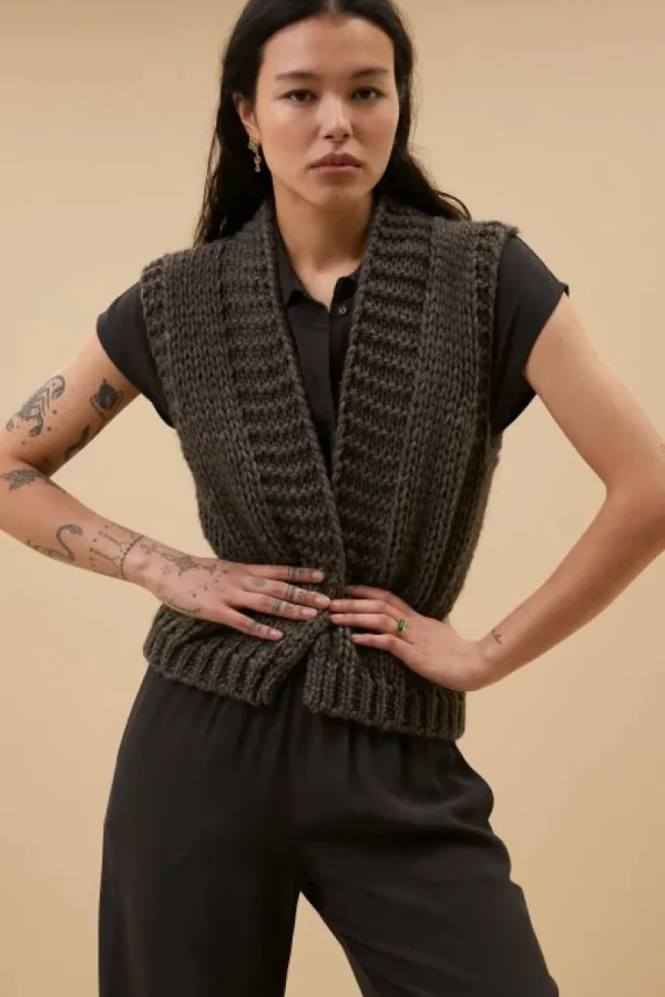 By bar Gilets & Spencers | Vesten<levi gilet | cafe noir